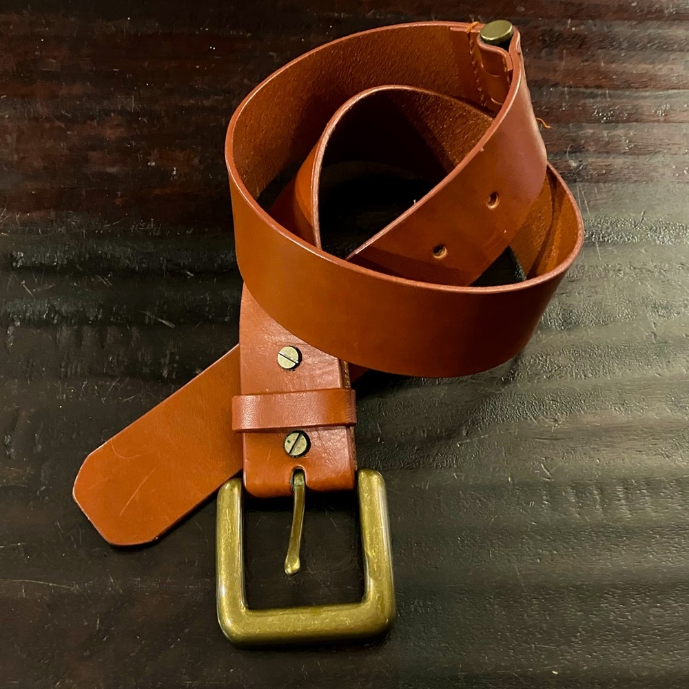 Liz Claiborne medium tan leather with brass hardware belt